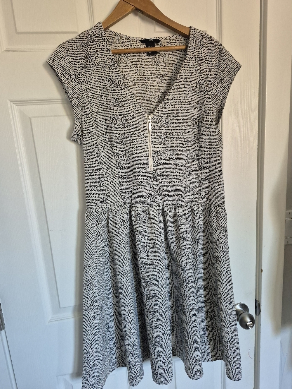 H&M Cap Sleeve V-Neck Black and White Patterned Dress